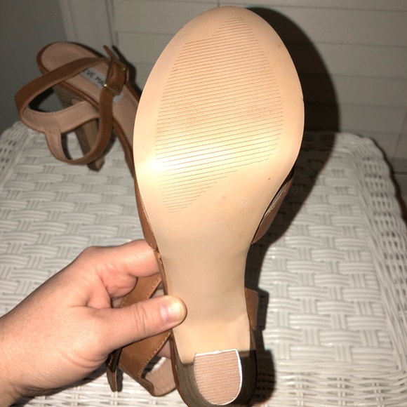 Steve Madden Platform heels. Never been worn - Picture 3 of 3